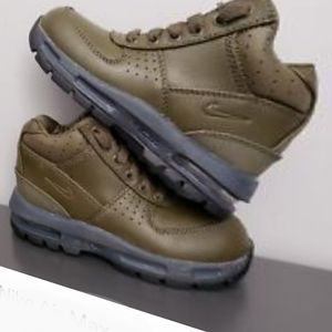 Nike ACG boot for boys or girls